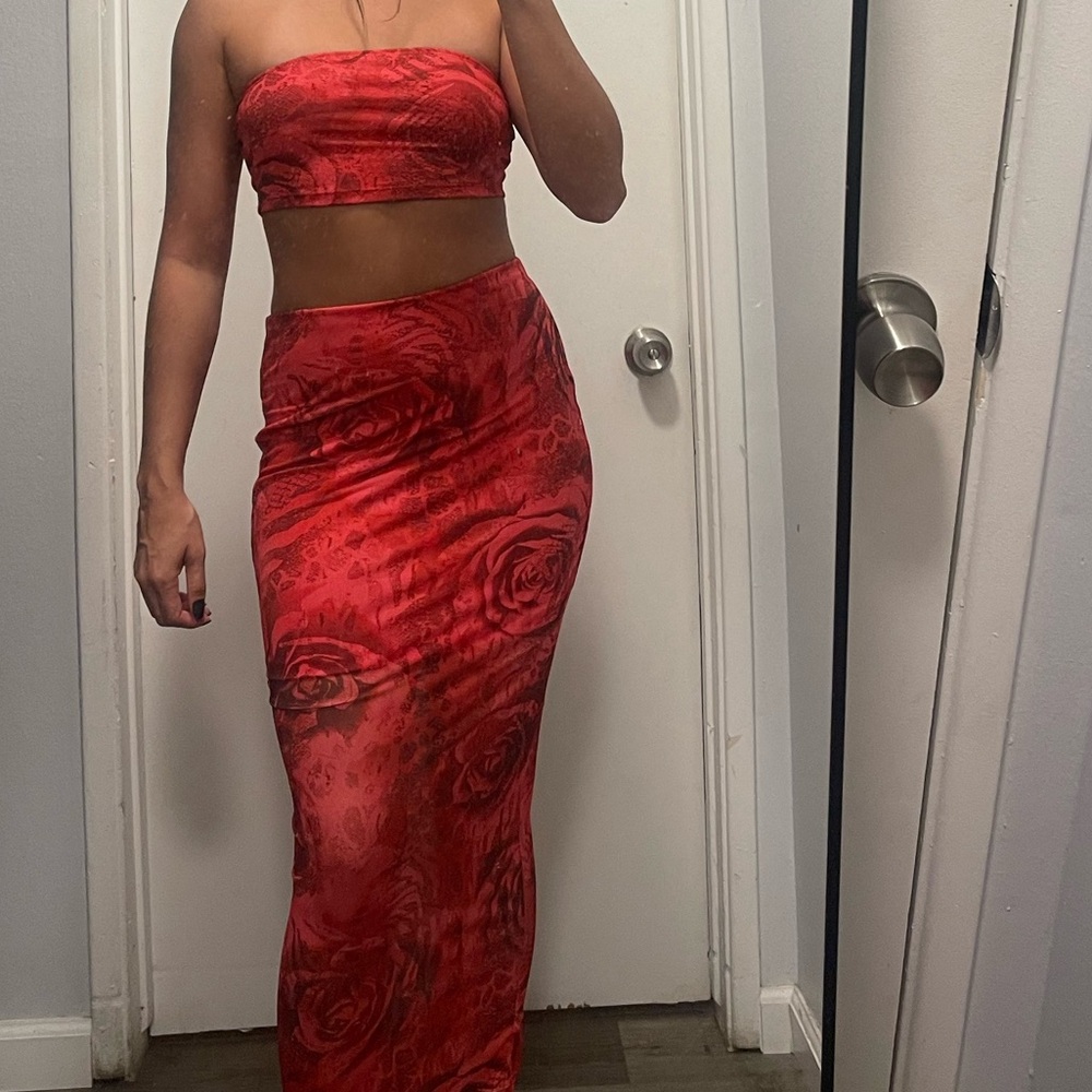 SHEIN RED FLORAL 2 PIECE SKIRT SET, SIZE SMALL